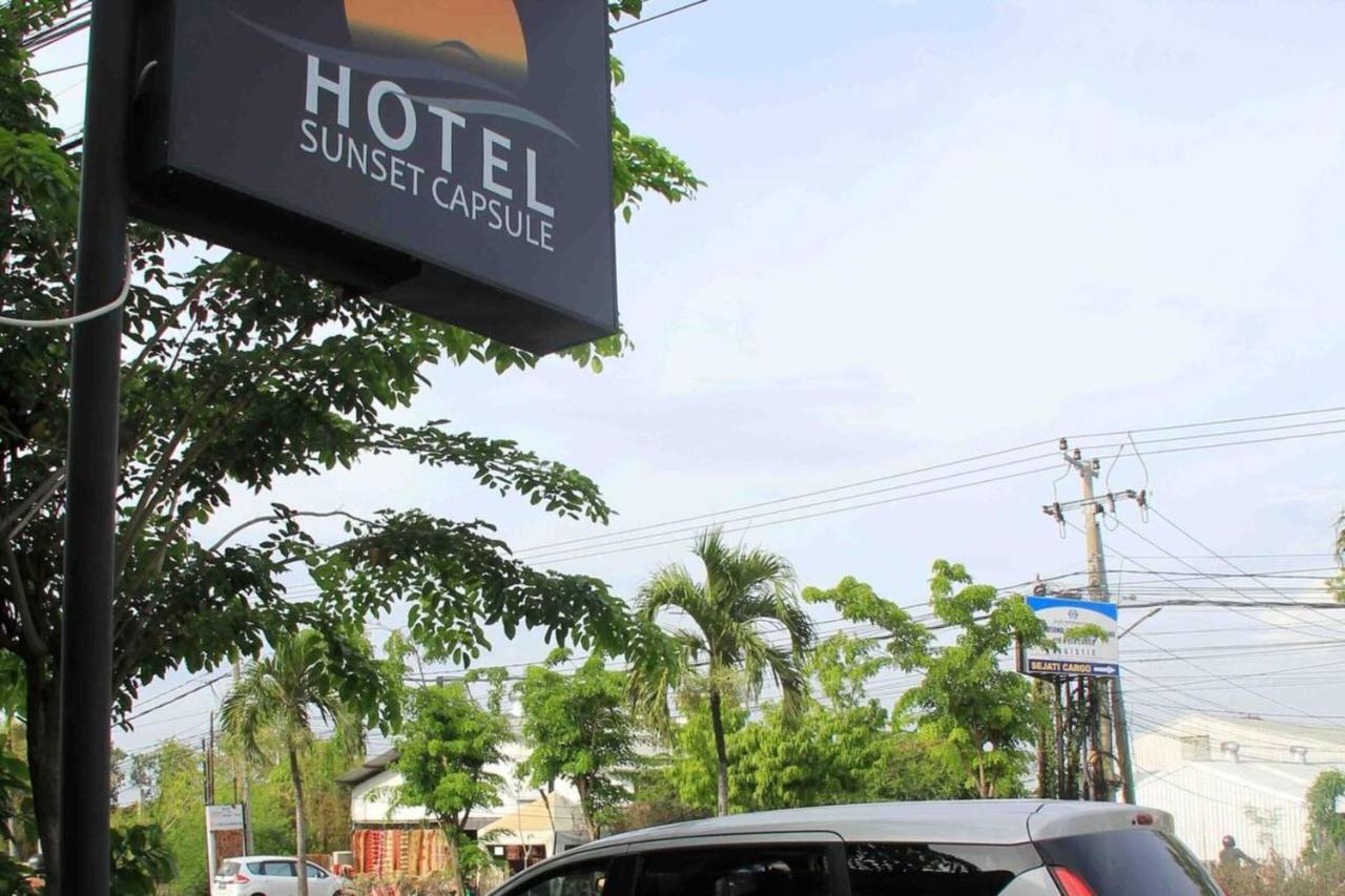 Capsule Sunset Hostel Seminyak (Bali)